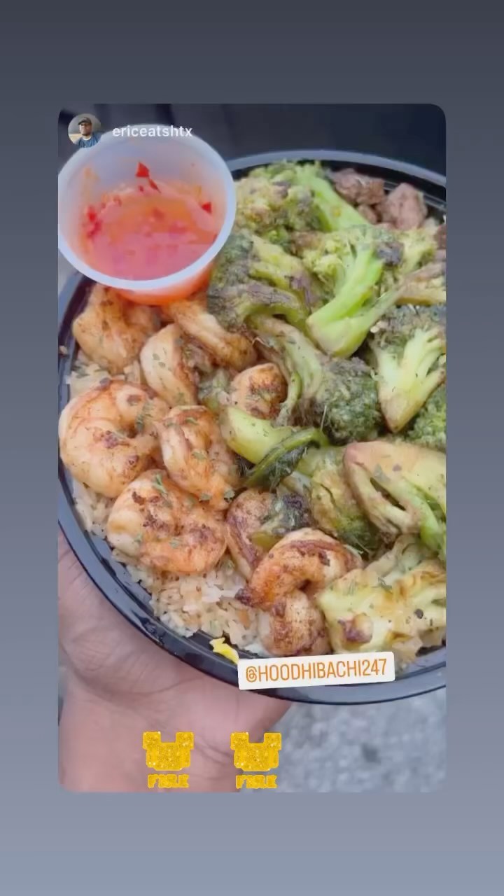 Shrimp and broccoli over fried rice with dipping sauce